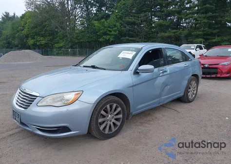 2013 Chrysler 200 Touring z USA, uszkodzony, nr VIN 1C3CCBBB5DN651510